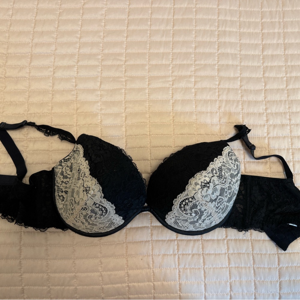 Bella Black and very light pink Lace Bra